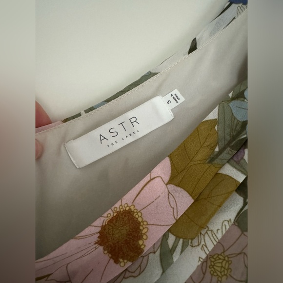 ASTR the Label floral dress - Picture 4 of 4